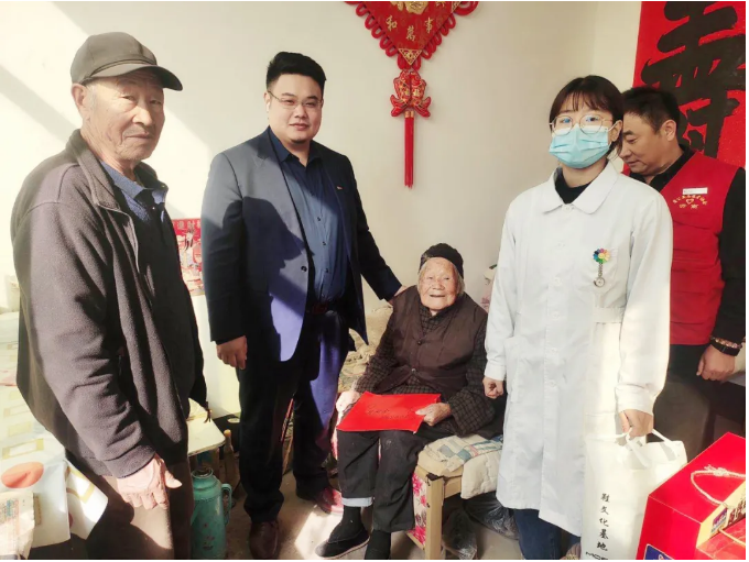 愛(ài)在重陽(yáng)節，慰問(wèn)暖人心